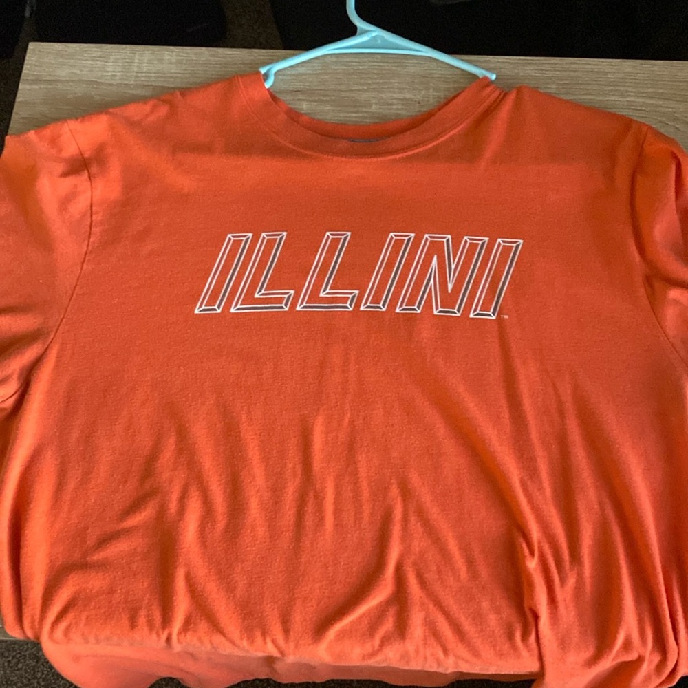 Nike men’s University of Illinois shirt. Size L